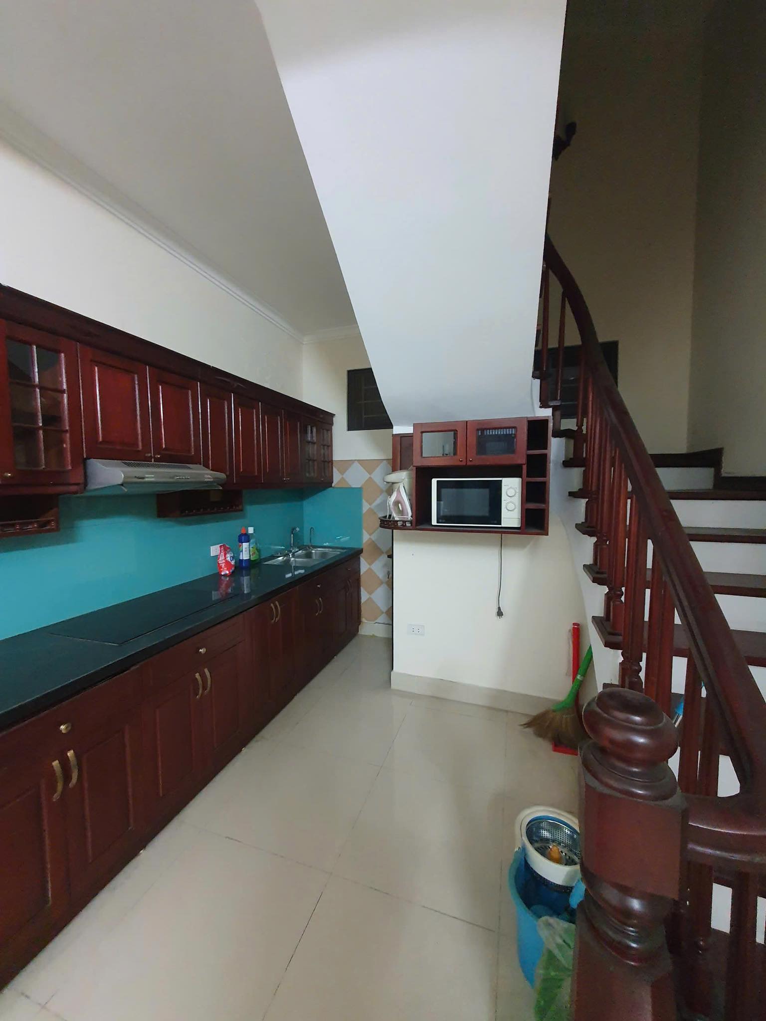 Cho thuê nhà ở gia đình ngõ 175 Phố Định Công, 5 tầng, 35m2, 3 ngủ, 4 WC, giá 12 Triệu - Ảnh 1